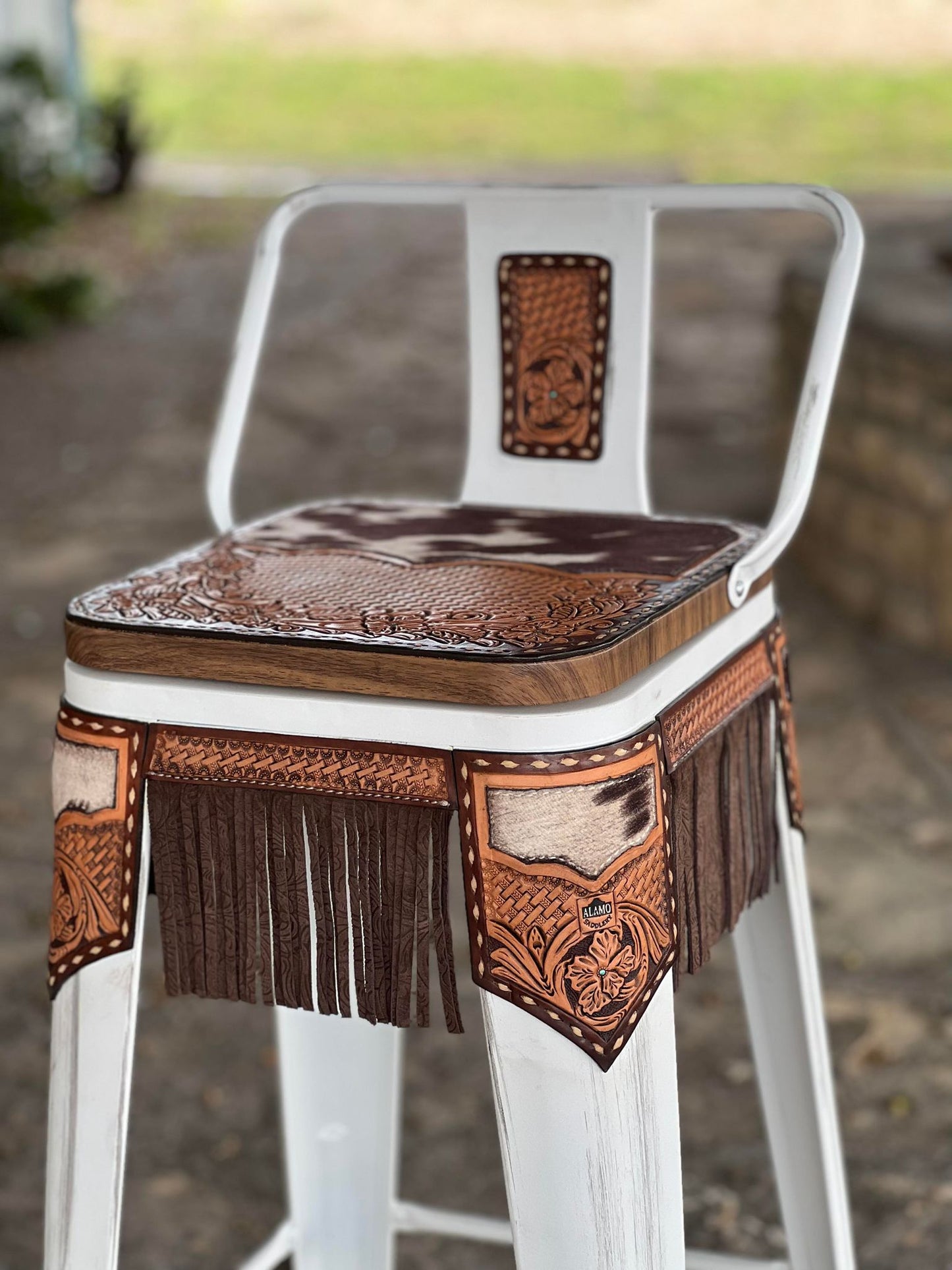 (STOCK!) SET OF 2 30" WHITE SWIVEL BAR STOOLS WITH COW SUEDE & FRINGE INLAY