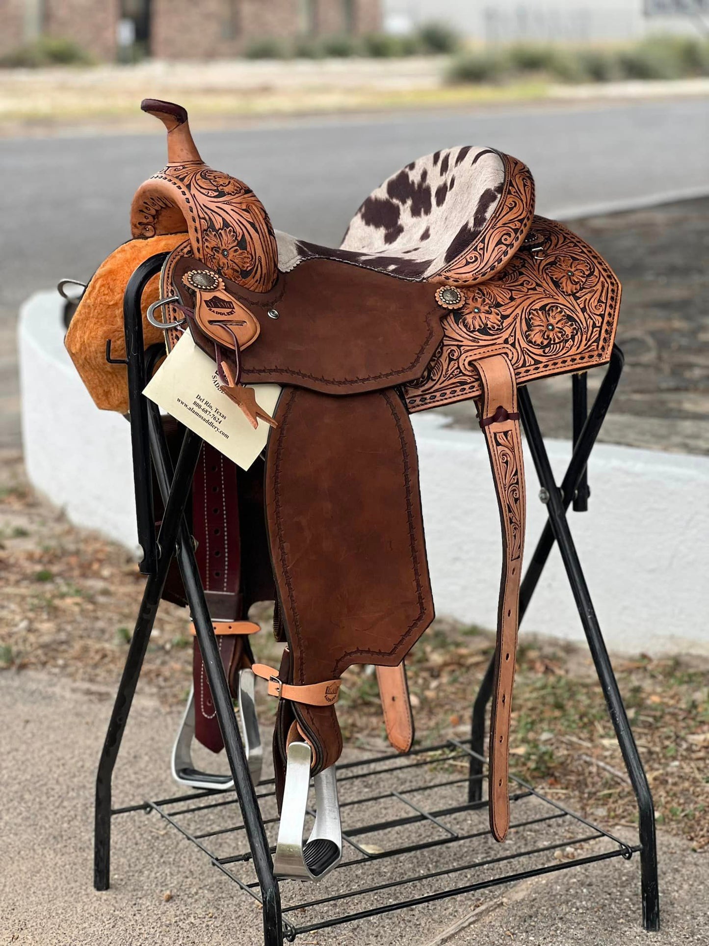 14" El pinto (Two-toned leather w/ Cheyanne roll) Barrel Saddle