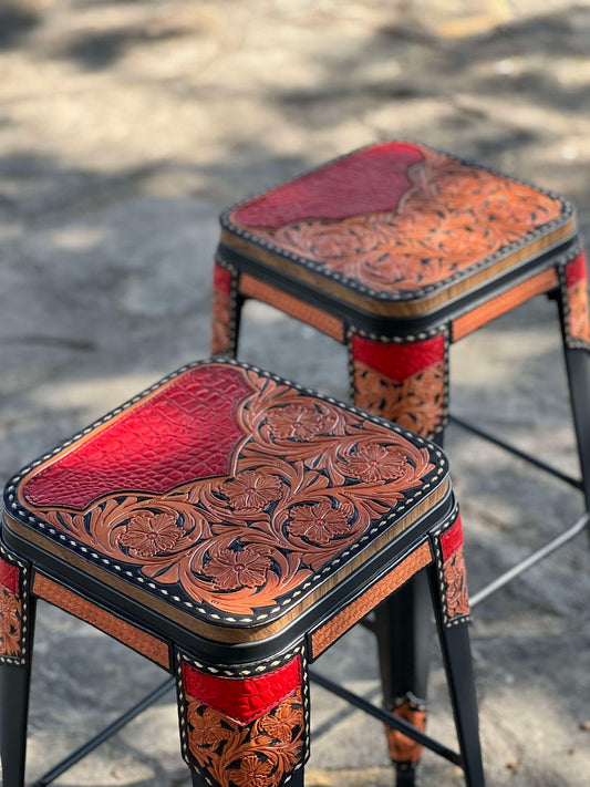 (PRE-ORDER) BAR STOOLS WITH RED GATOR