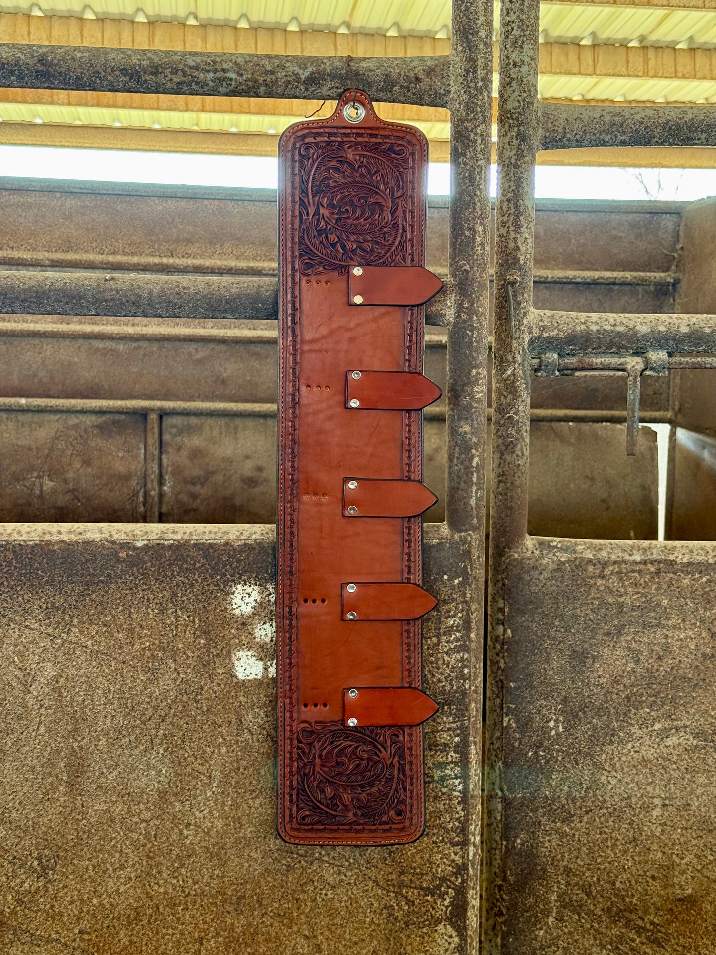 Buckle Holder | Cowboy Feather Toast
