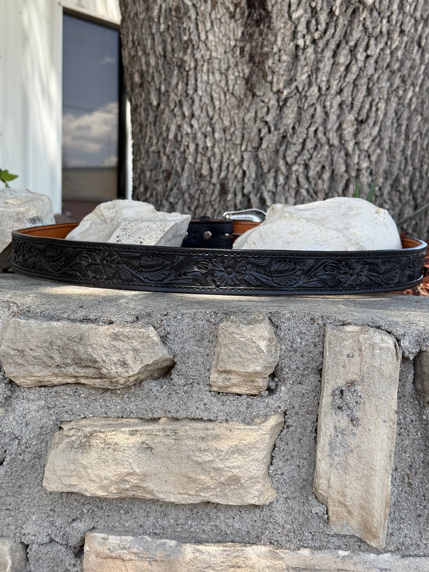 1.5" Straight Floral Tooled Black Belt