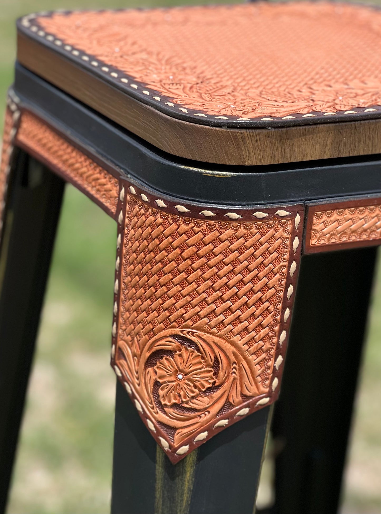 (PRE-ORDER) CINNAMON Barstools w/ Short Back
