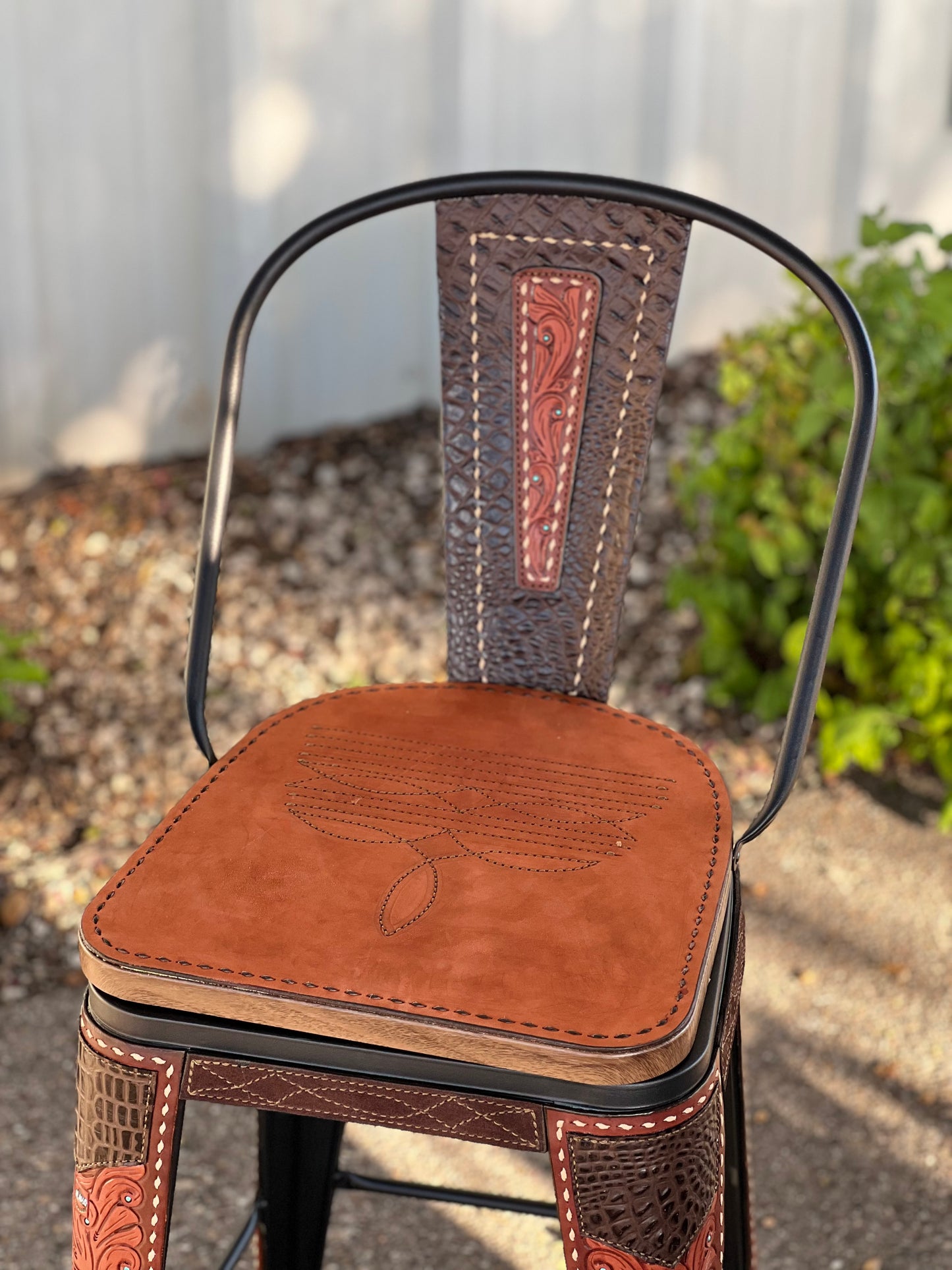 (STOCK SINGLE BAR STOOL) 26" THE CHCOLATE PAISLEY GATOR w/ Tall Back in BLACK