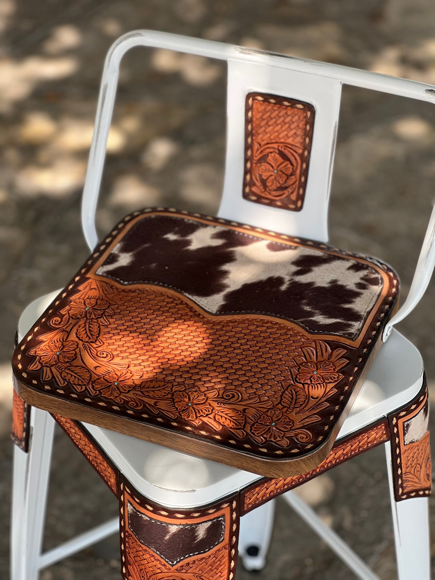 (STOCK!) SET OF 2 WHITE SWIVEL BAR STOOLS WITH COW SUEDE INLAY