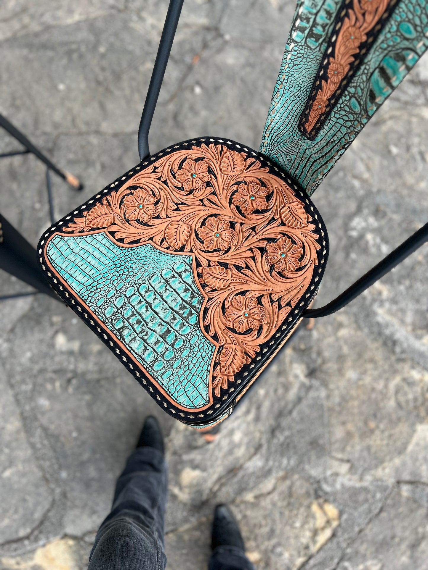 (SINGLE BAR STOOL) 26" THE TURQUOISE GATOR w/ Tall Back in BLACK