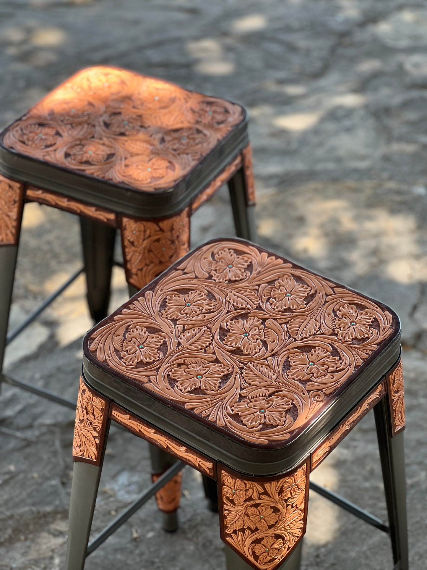 (PRE-ORDER!) SET OF 2 24" GUNMETAL BAR STOOLS WITH DESERT TURQUOISE DESIGN