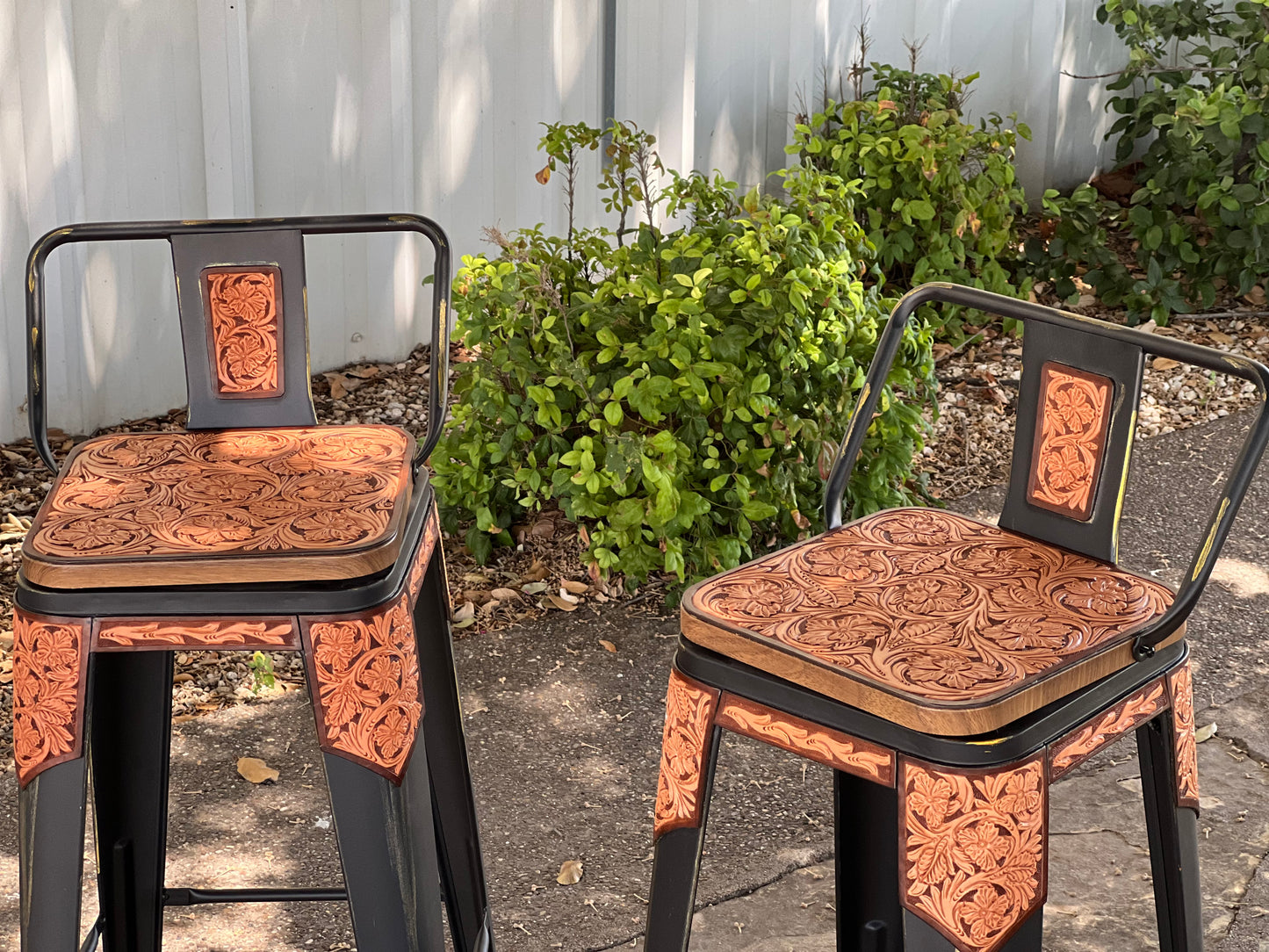 (PRE-ORDER) SET OF 2 BAR STOOLS IN THE DESERT COWBOY