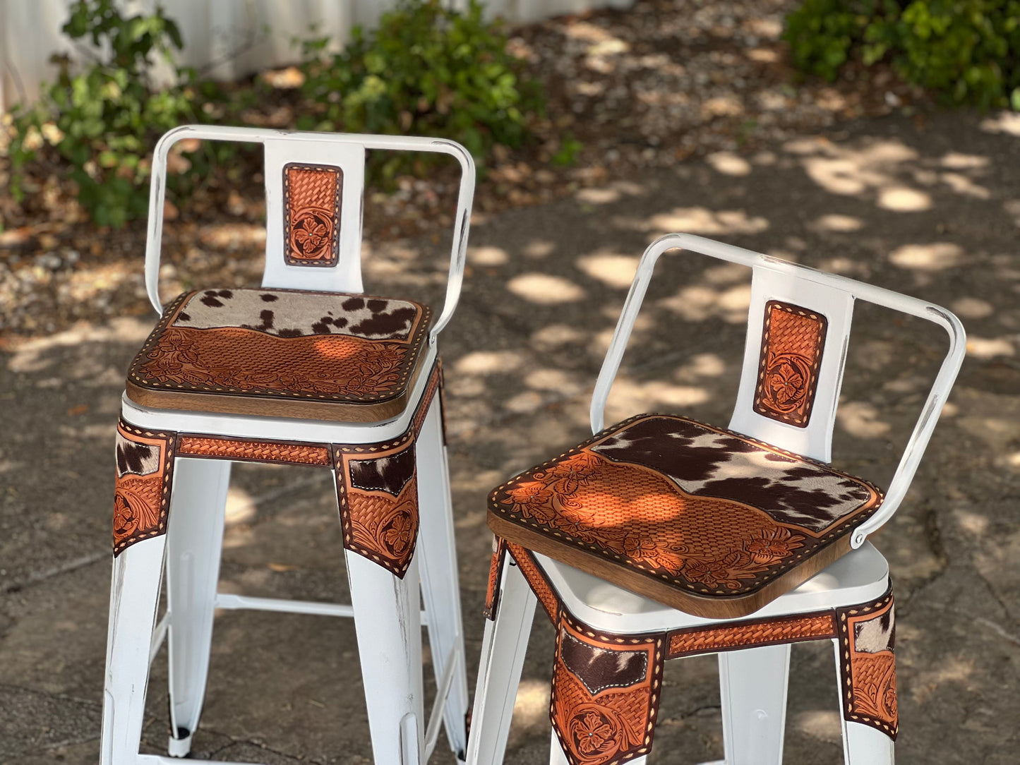 (STOCK!) SET OF 2 WHITE SWIVEL BAR STOOLS WITH COW SUEDE INLAY