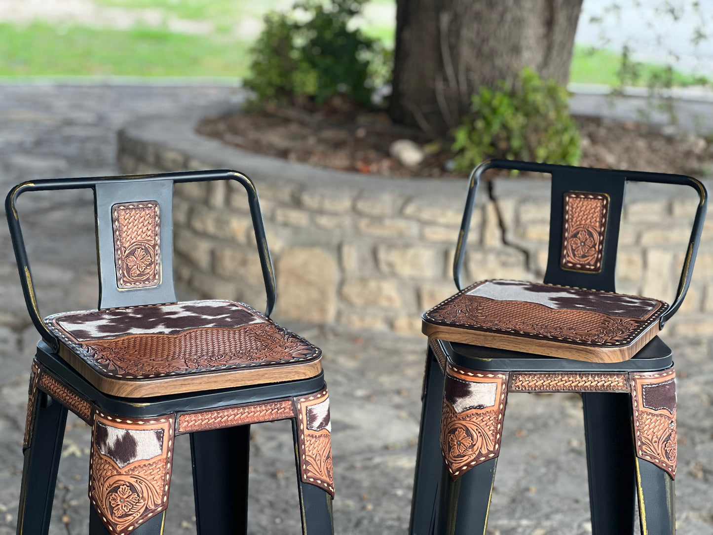 (STOCK!) SET OF 2 BLACK SWIVEL BAR STOOLS WITH COW SUEDE INLAY