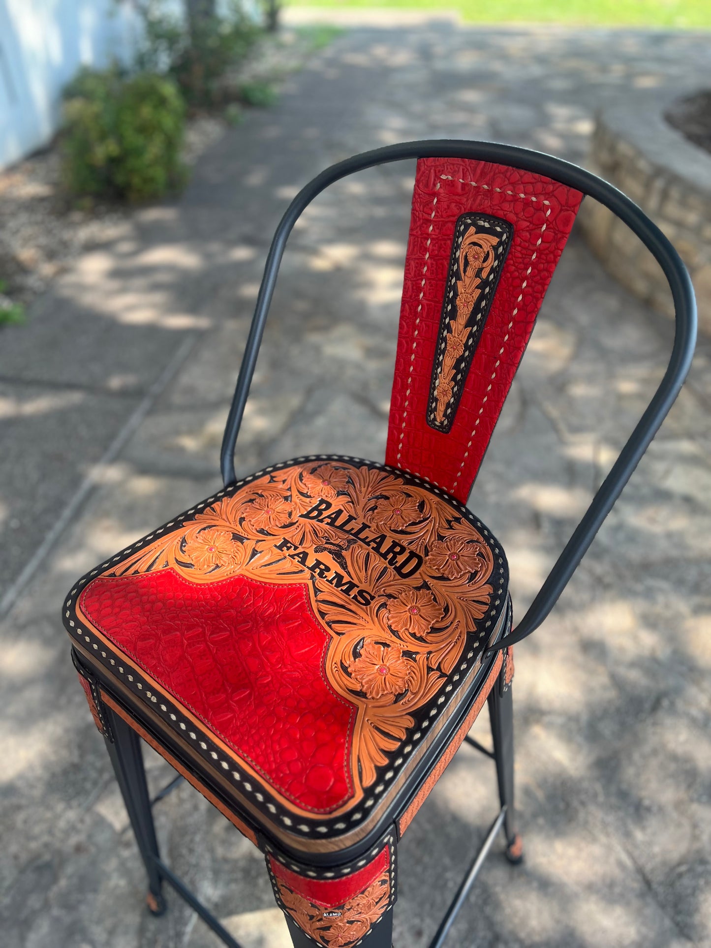 Add a custom logo - BAR STOOLS