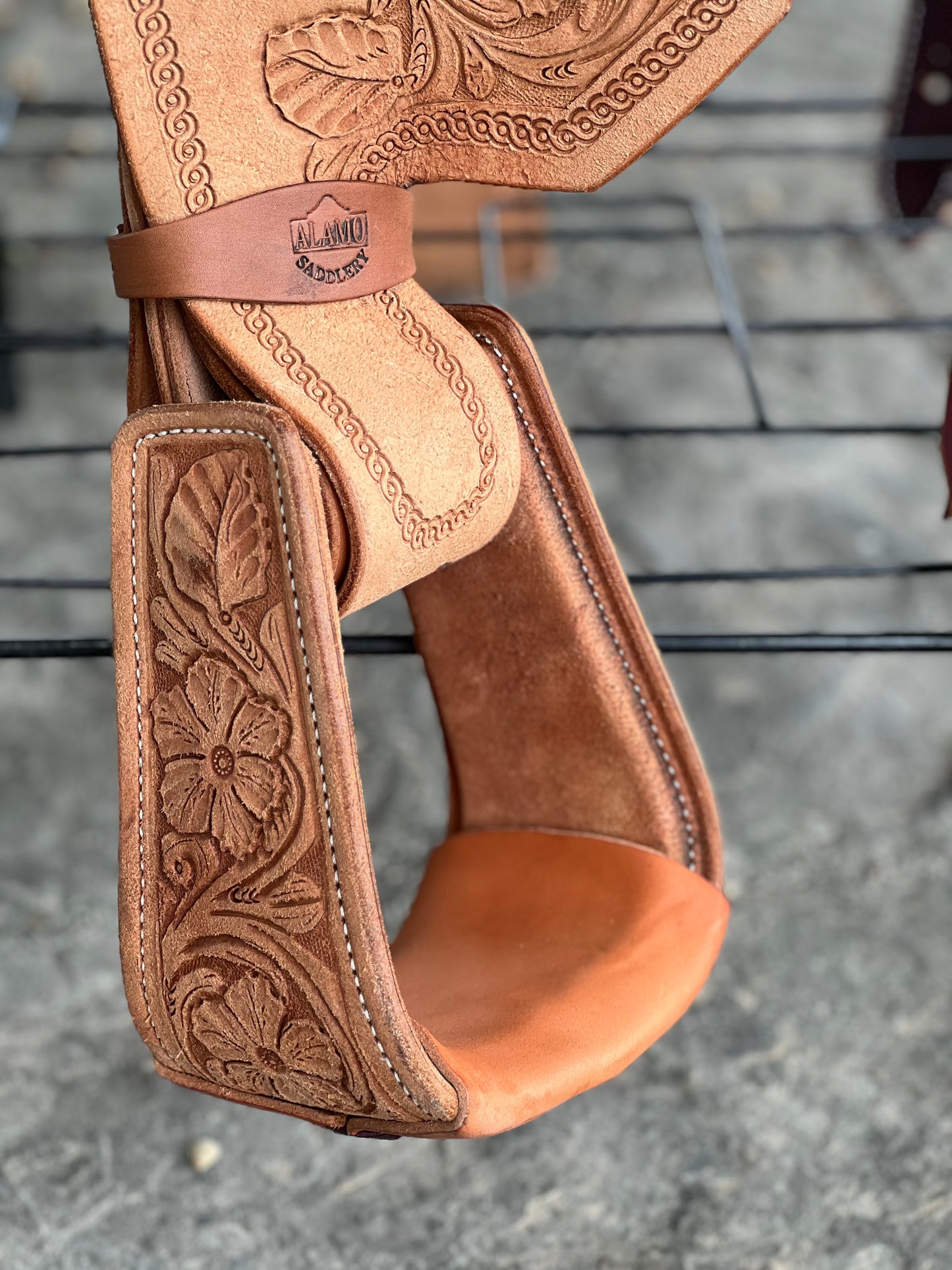 17" Ranchy ROPER Saddle