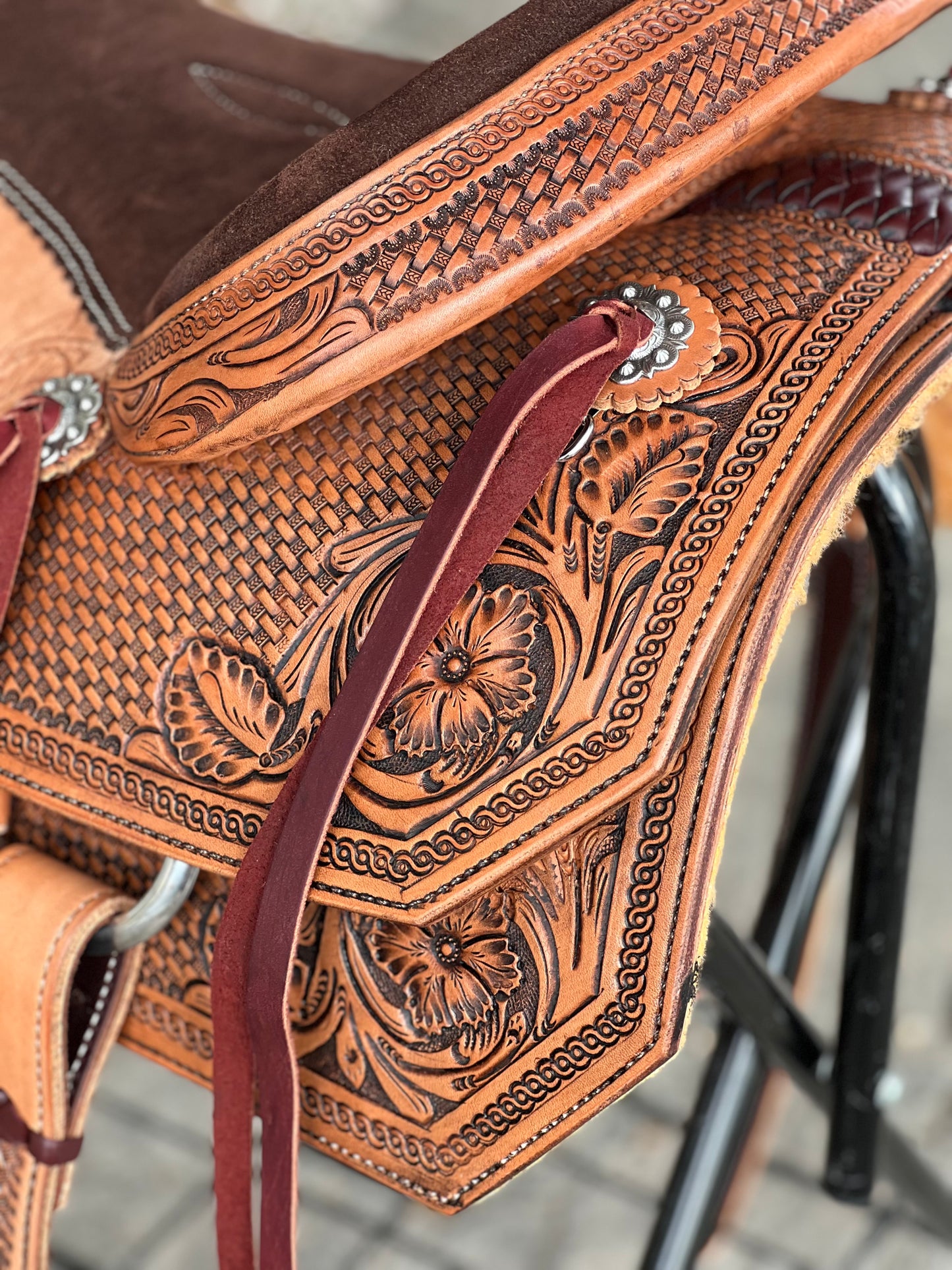 17" Ranchy ROPER Saddle