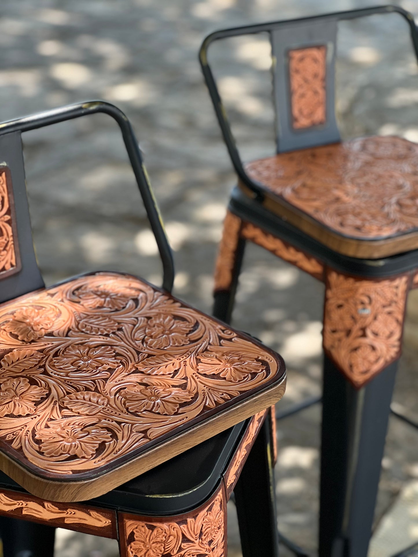 (PRE-ORDER) SET OF 2 BAR STOOLS IN THE DESERT COWBOY