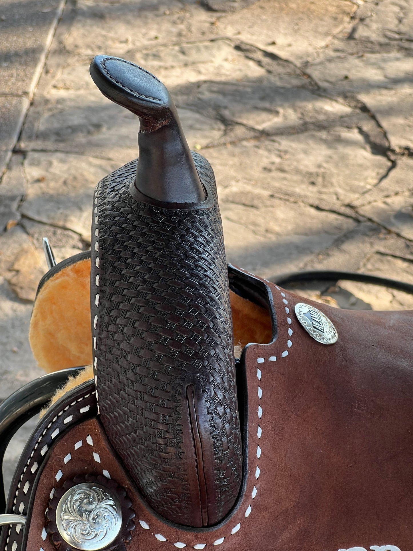 Full B/S W/ 1/2 GEO Chocolate Barrel