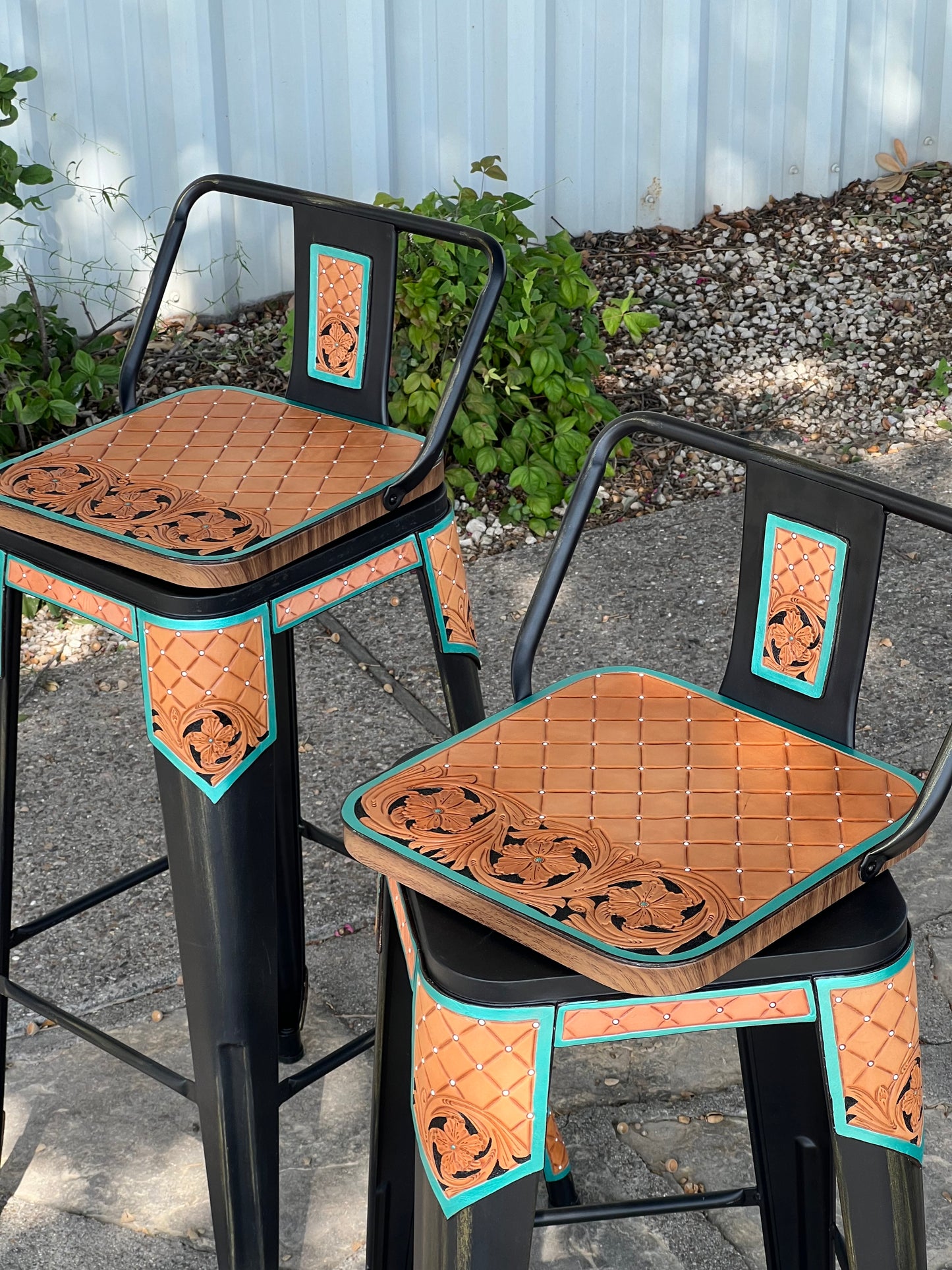 (STOCK!) SET OF 2 30" El Pinto w/ Black Short Black Bar Stools