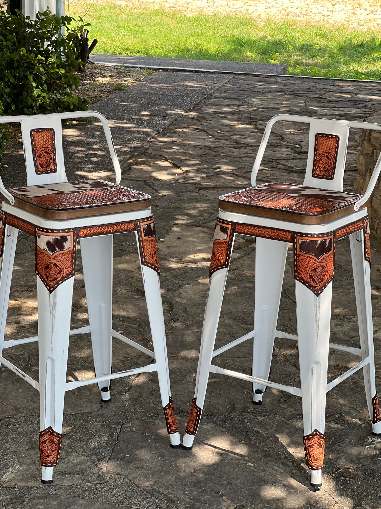 (STOCK!) SET OF 2 WHITE SWIVEL BAR STOOLS WITH COW SUEDE INLAY