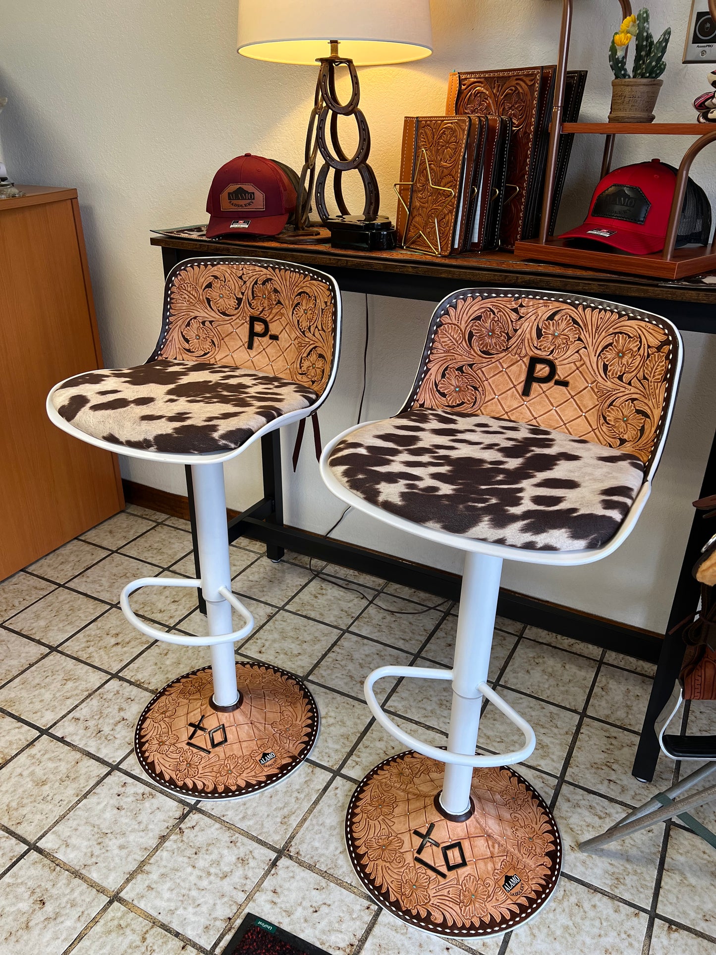 Add a custom logo - BAR STOOLS