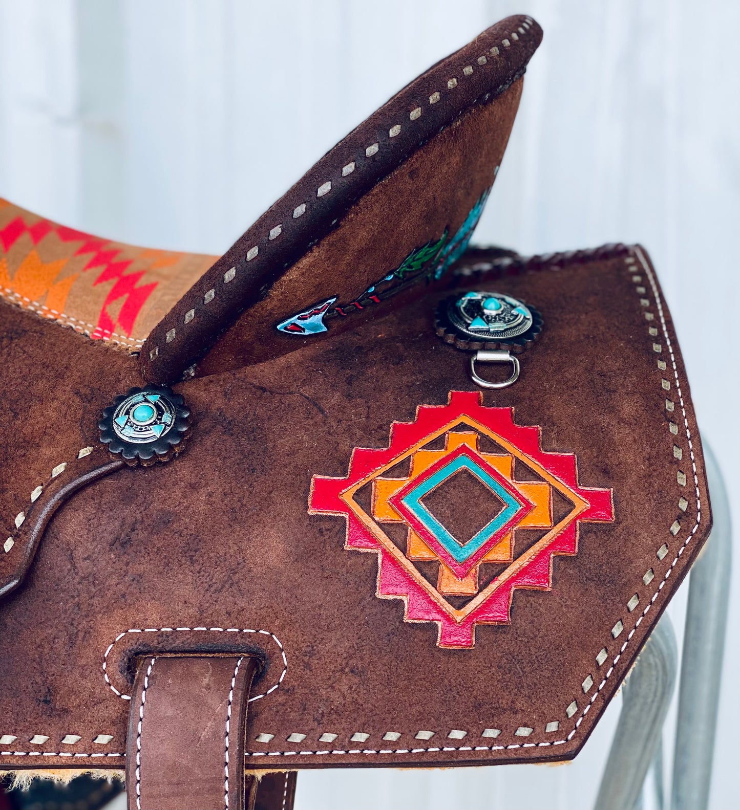16" Aztec Arrow Barrel Saddle