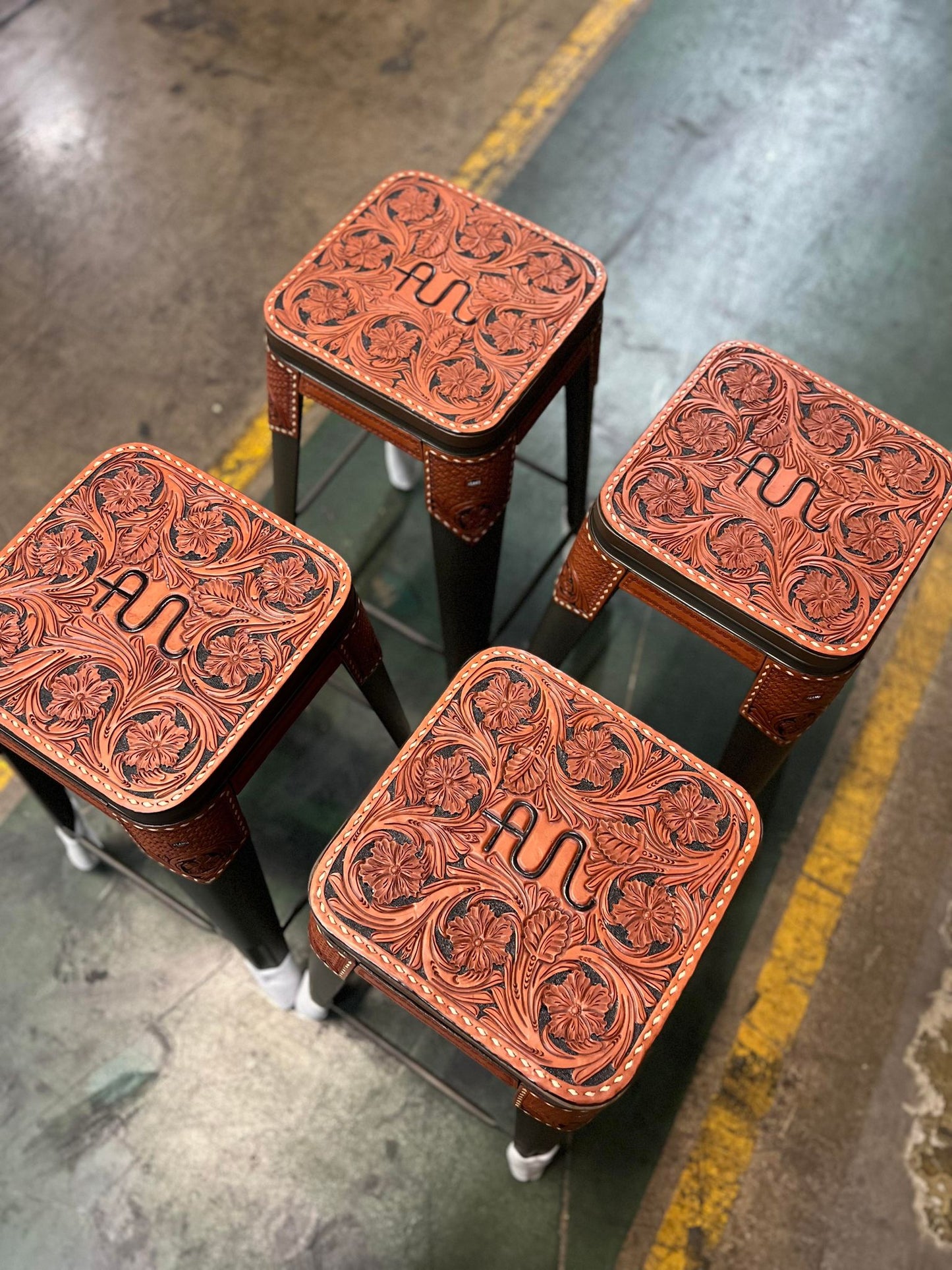 (PRE-ORDER) Set of 2 Wild Rose Bar stools
