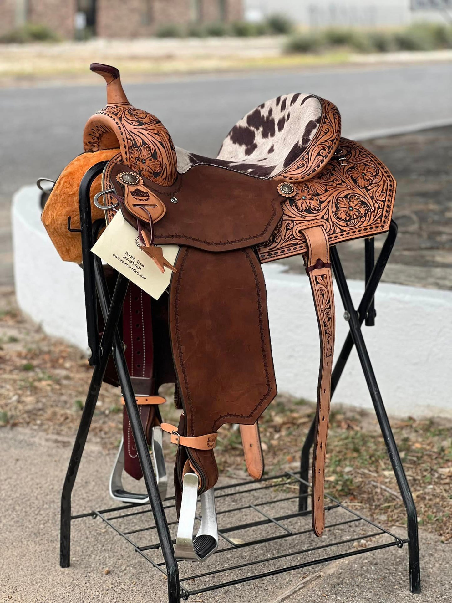 15" El pinto (Two-toned leather w/ Cheyanne roll) Barrel Saddle
