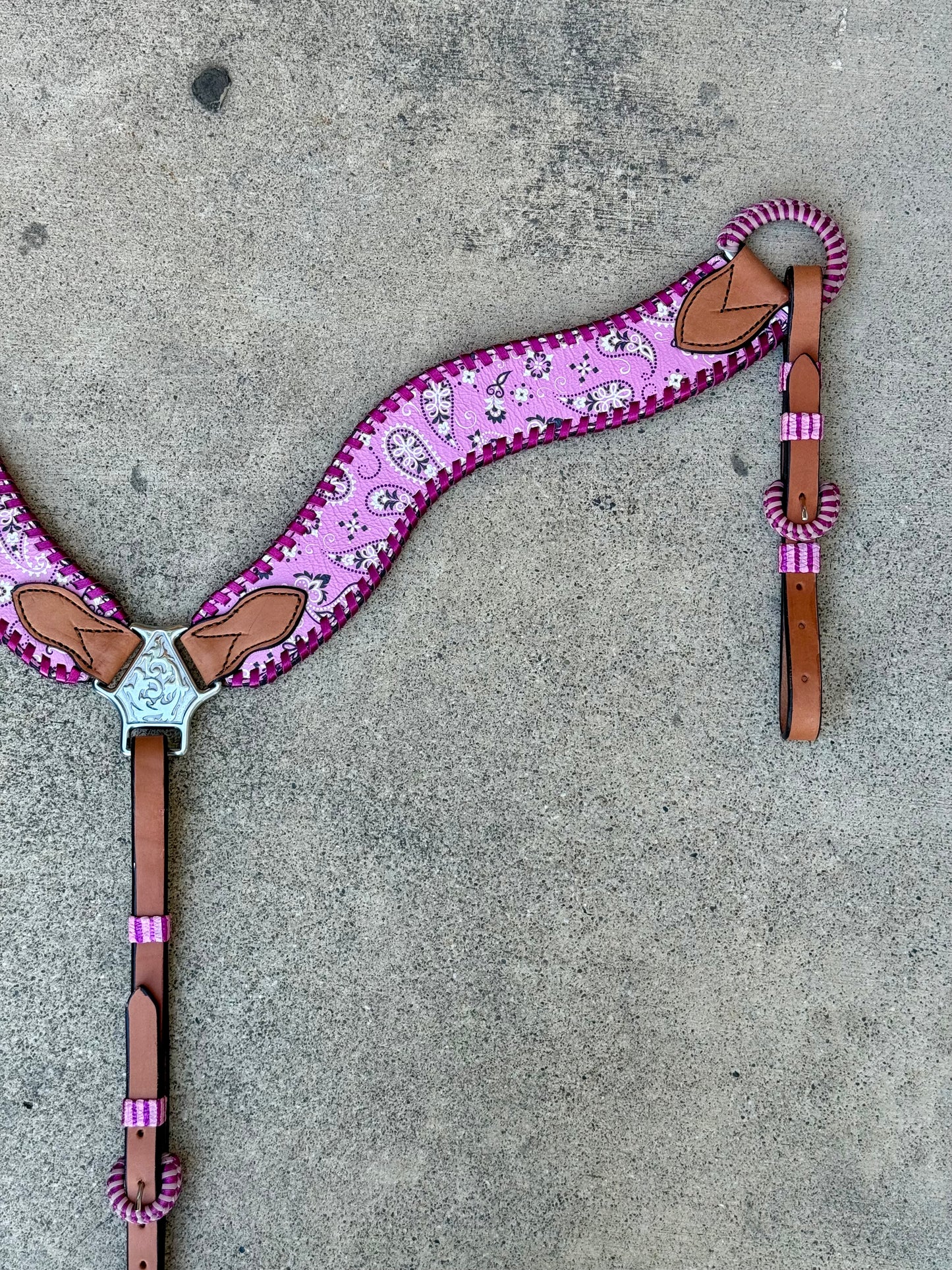 3017-BANDANA PINK 2-1/2" Wave breast collar hand bandana tool and metallic pink whip-stitch