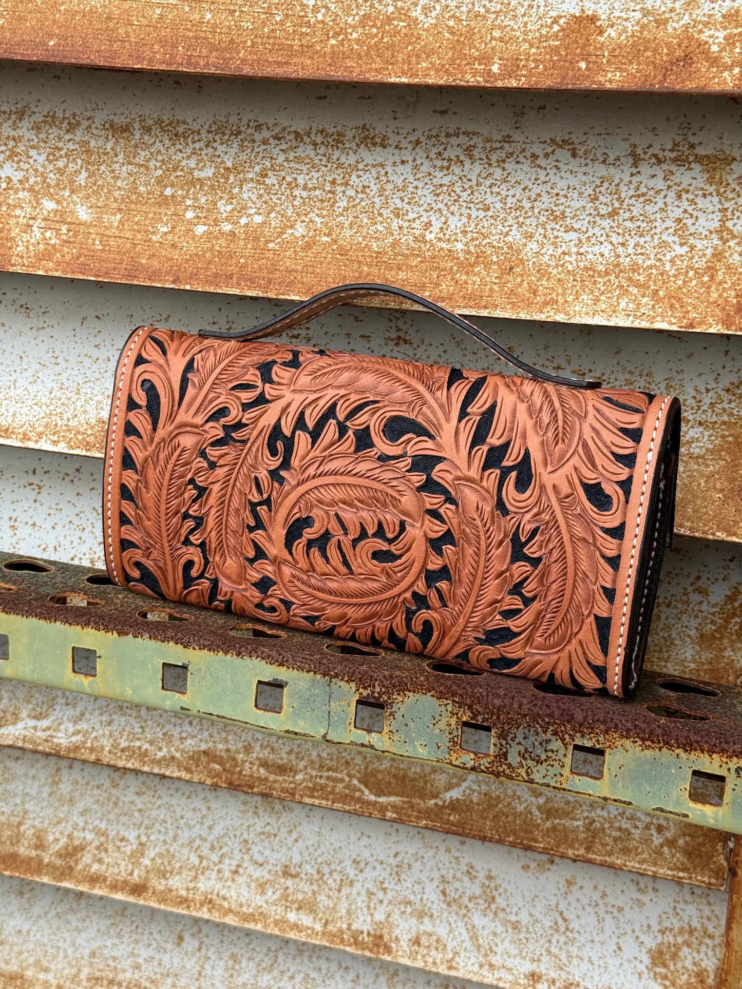 THE RANCH HAND CLUTCH - COWBOY FEATHER