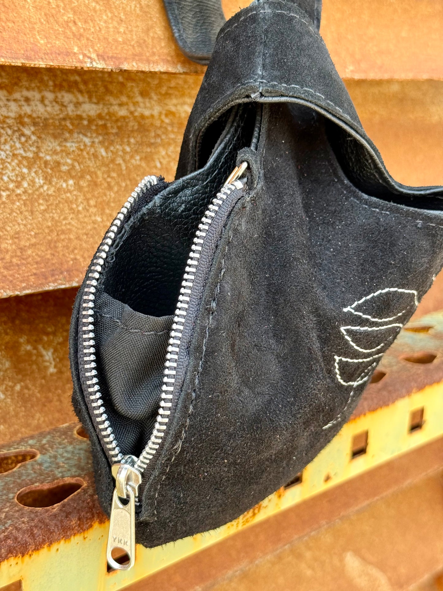 CATTLE BELL BAG- BLACK