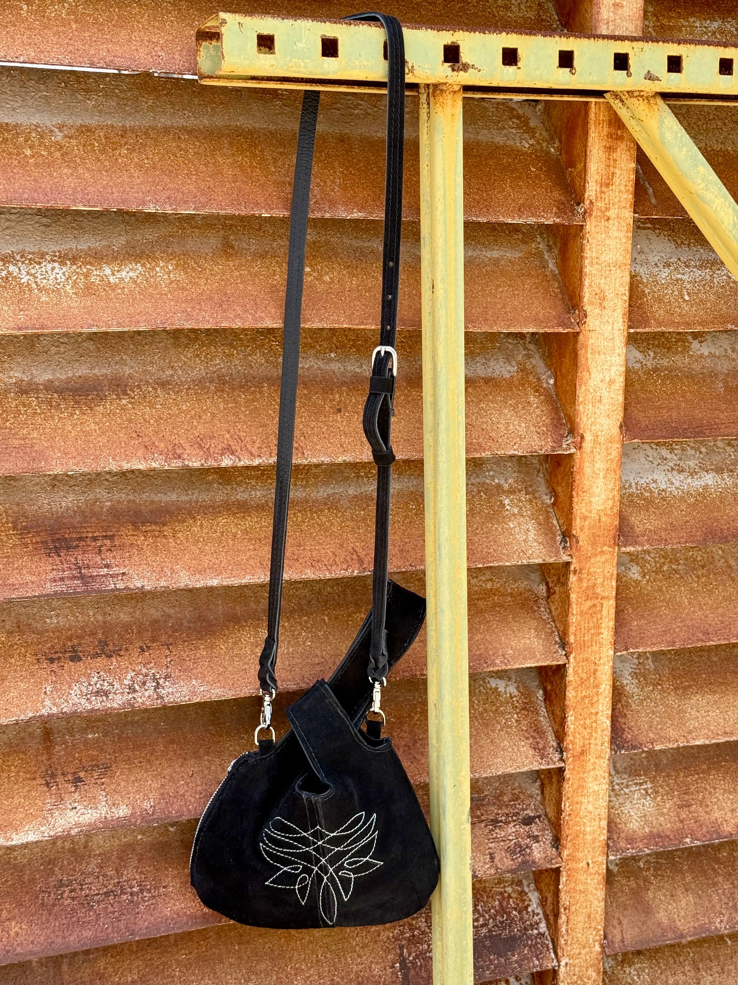 CATTLE BELL BAG- BLACK