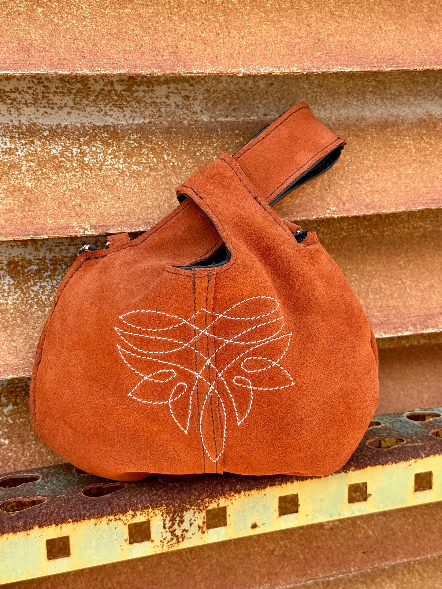 CATTLE BELL BAG- RUST