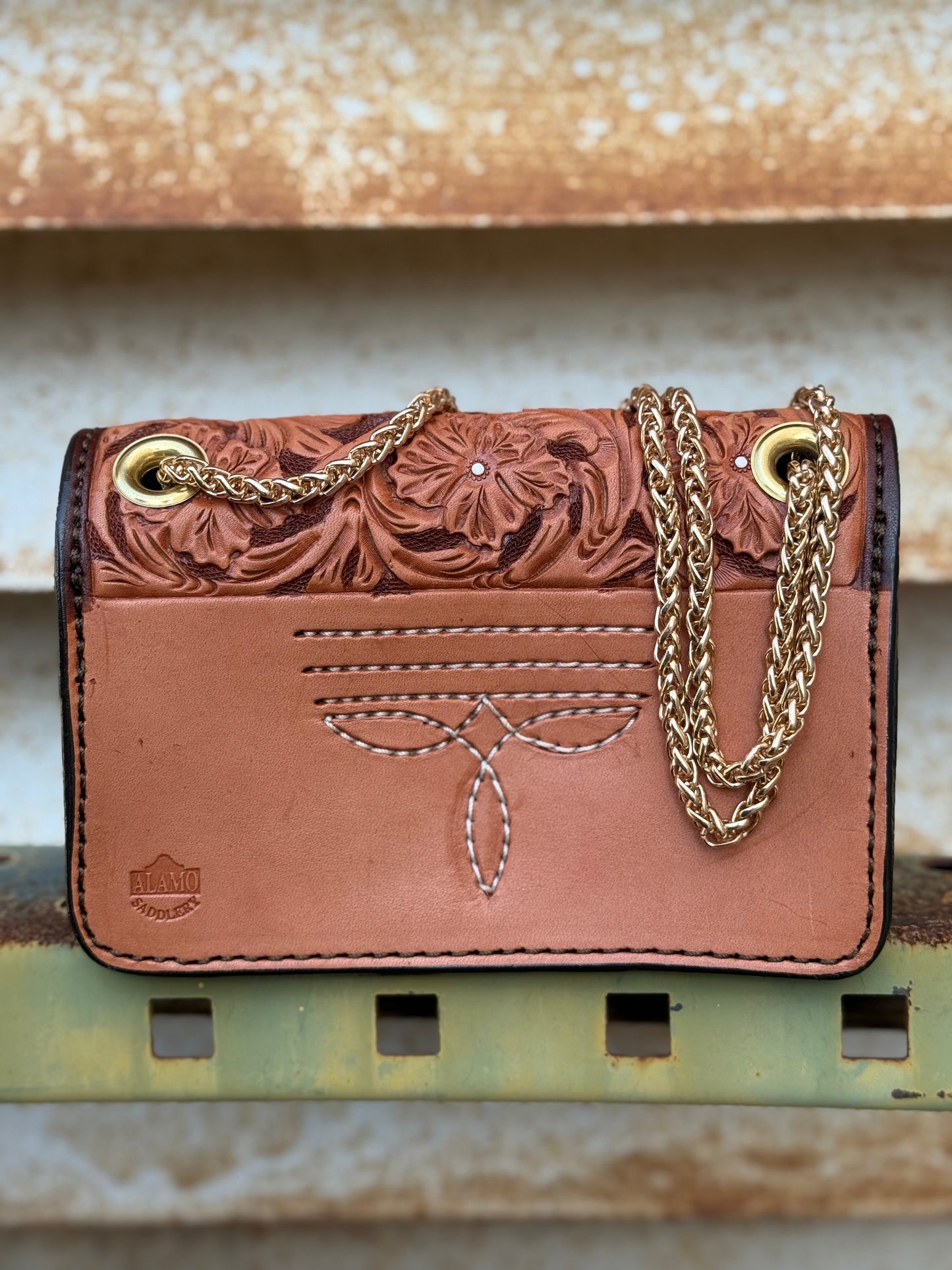 The Cowgirl stadium- GOLD CHAIN COWBOY