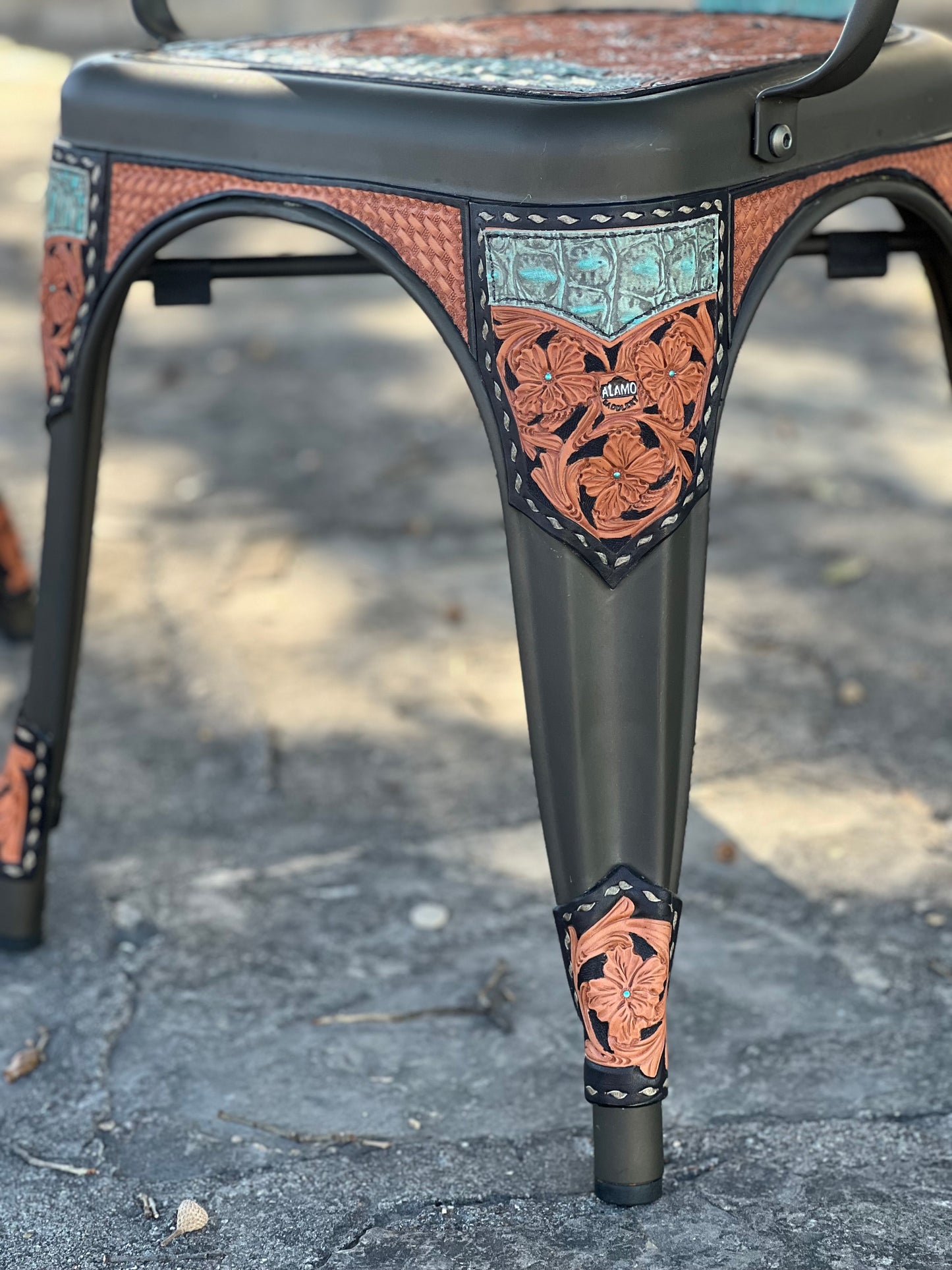 (STOCK!) SET OF 2 The Country Coffee Chairs- TURQUOISE GATOR