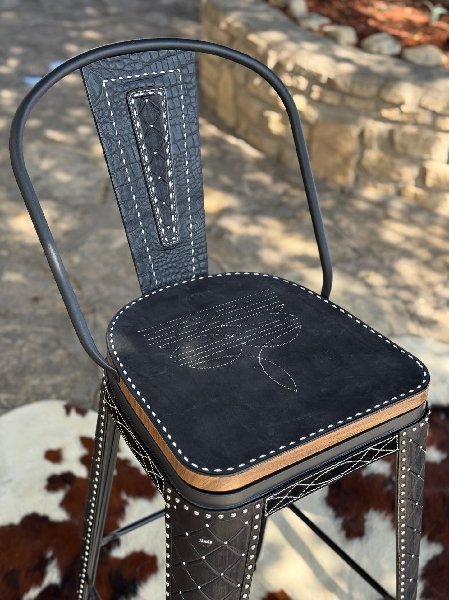 (STOCK) SET OF 2 30" BLACK SWIVEL BAR STOOL WITH BLACK COWBOY STITCH