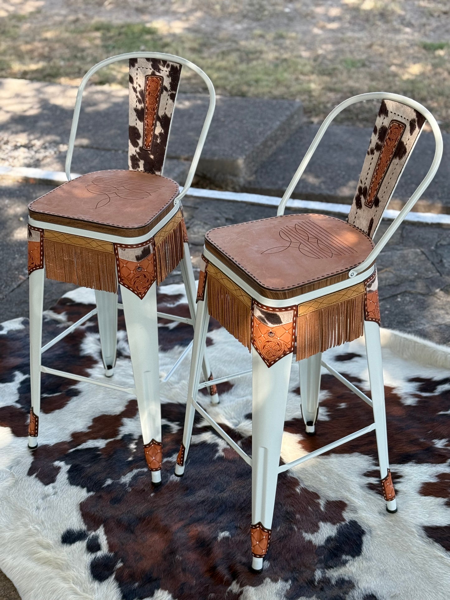 (STOCK) SET OF 2 30" WHITE SWIVEL BAR STOOL WITH GOLDEN COWBOY STITCH & FRINGE