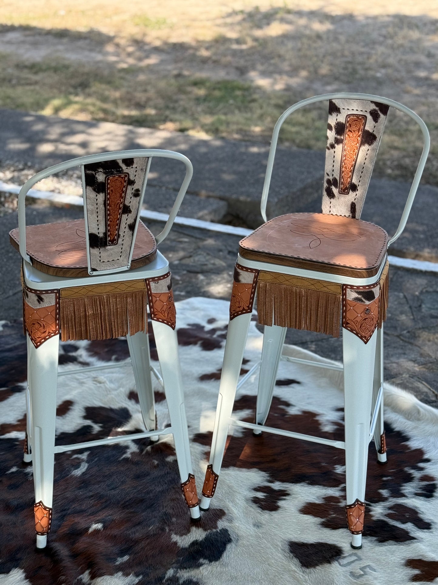 (STOCK) SET OF 2 30" WHITE SWIVEL BAR STOOL WITH GOLDEN COWBOY STITCH & FRINGE