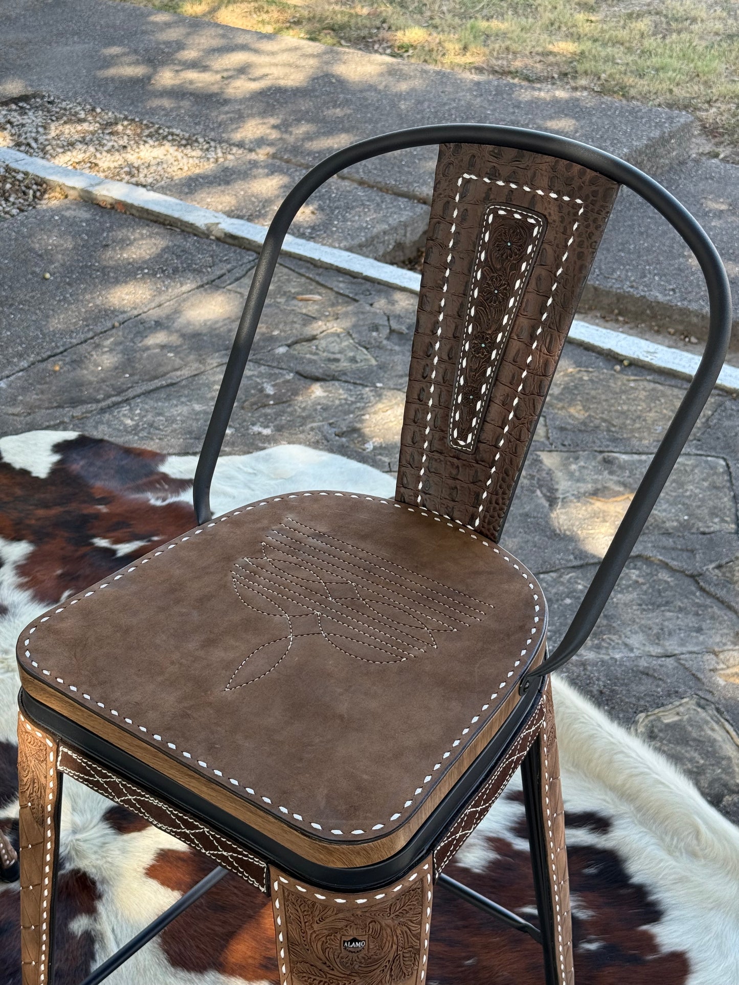 (STOCK) SET OF 2 30" BLACK SWIVEL BAR STOOL WITH CHOCOLATE COWBOY STITCH