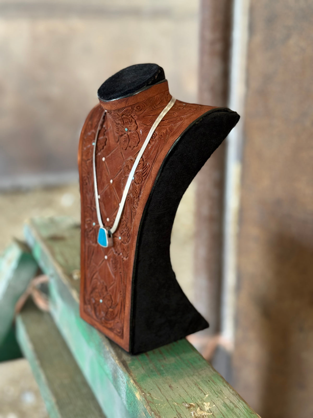 Necklace Display | Cinnamon