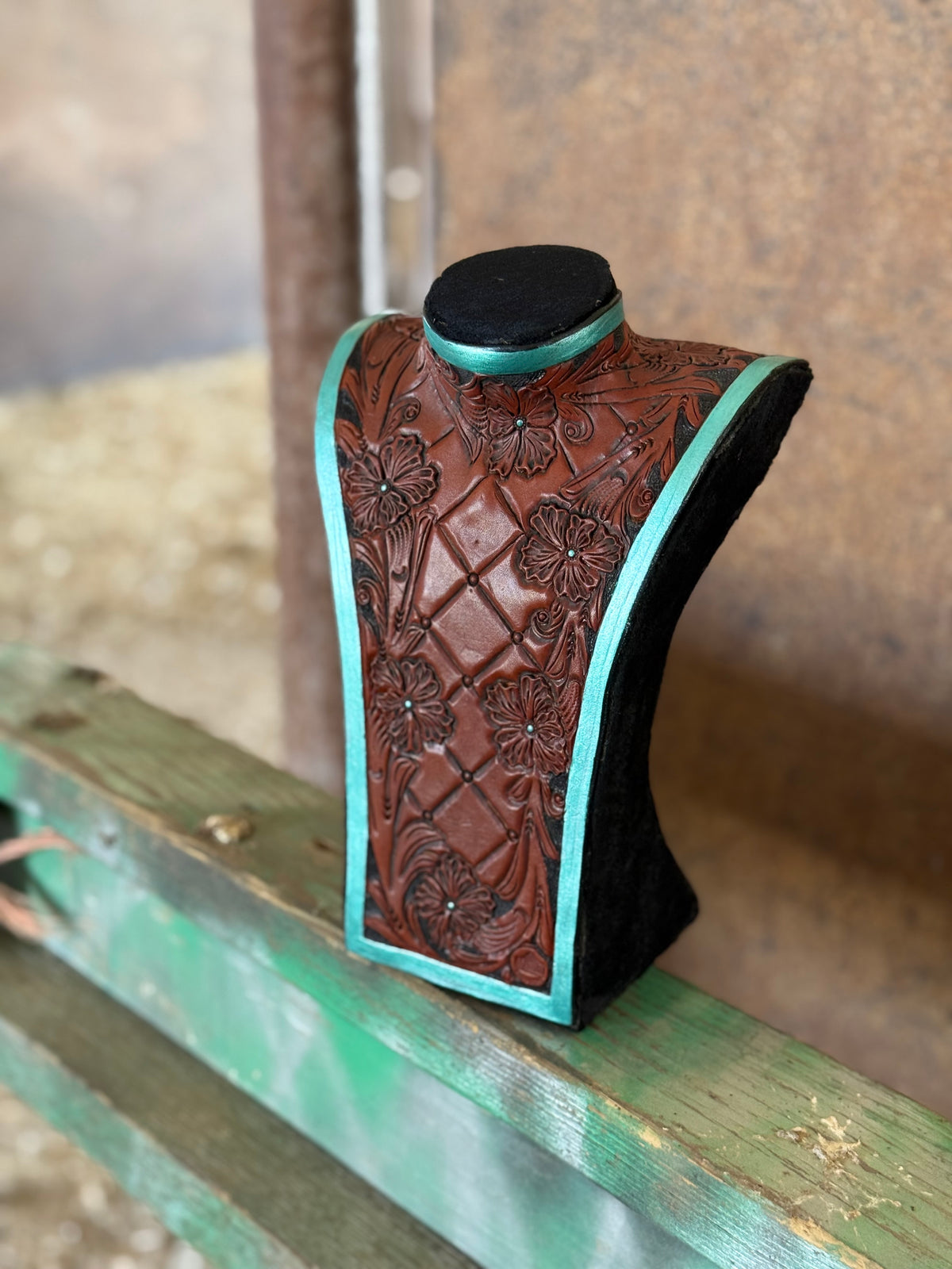 Necklace Stand | El Pinto