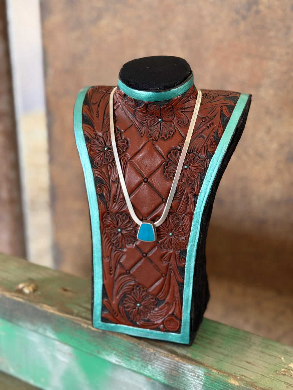 Necklace Stand | El Pinto