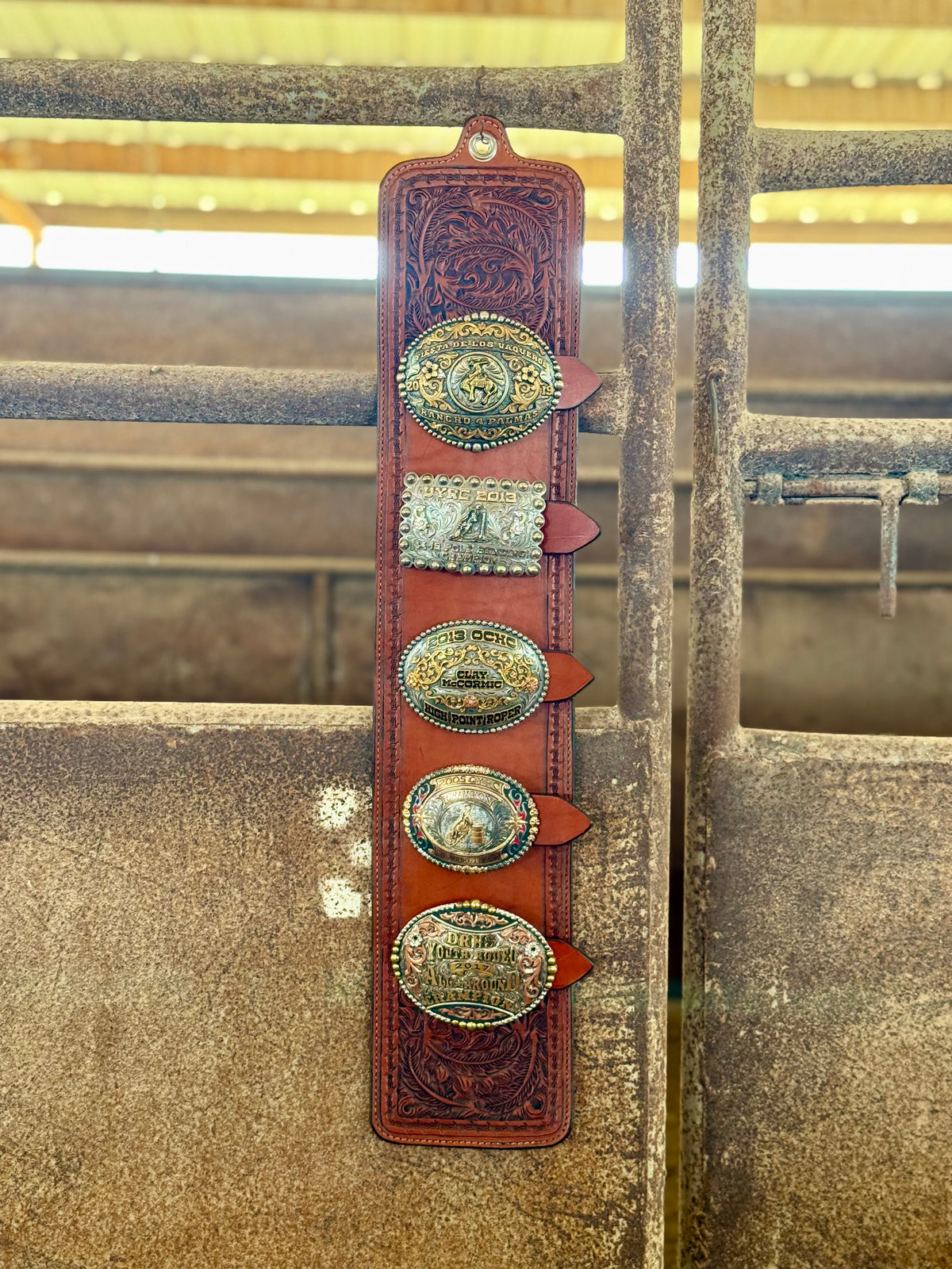 Buckle Holder | Cowboy Feather Toast