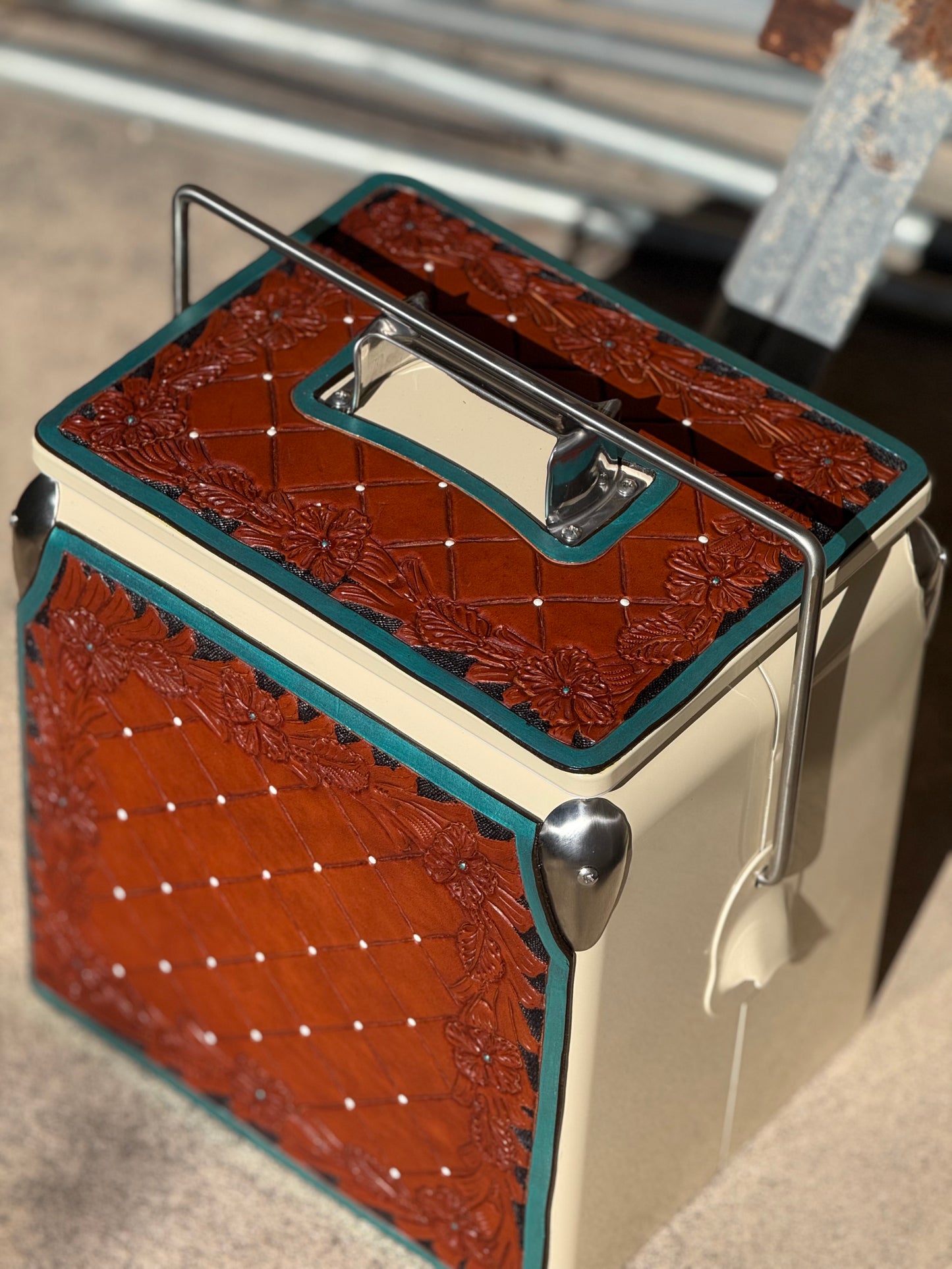 Retro Rodeo Cream Cooler- El Pinto (full border)