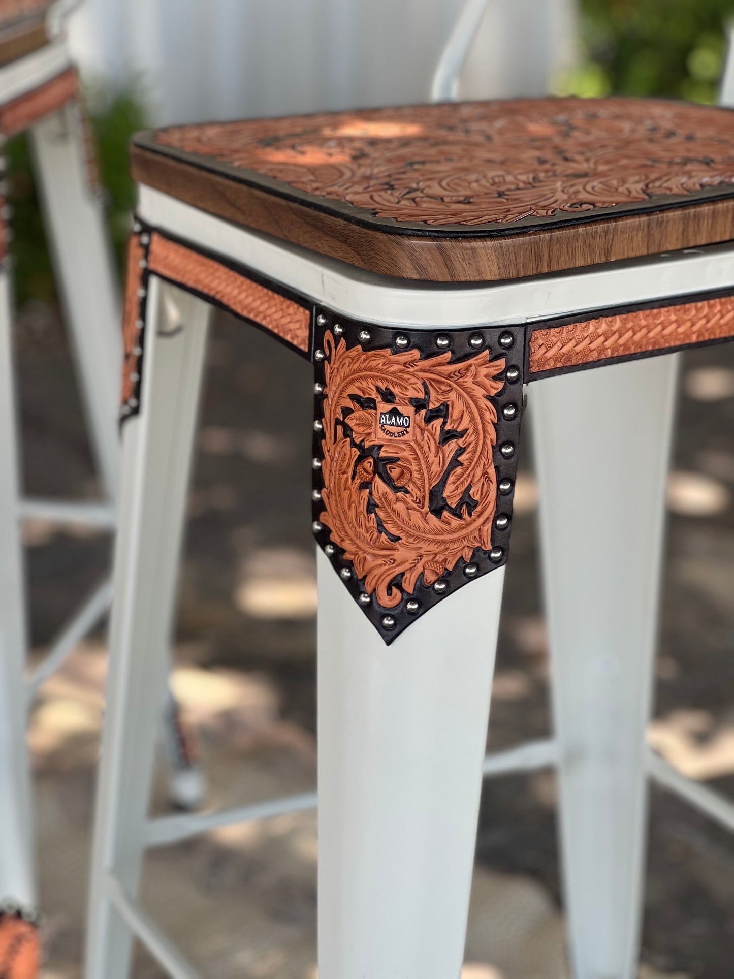 (PRE-ORDER)  SWIVEL BAR STOOLS WITH TALL BACK "THE COWBOY FEATHER