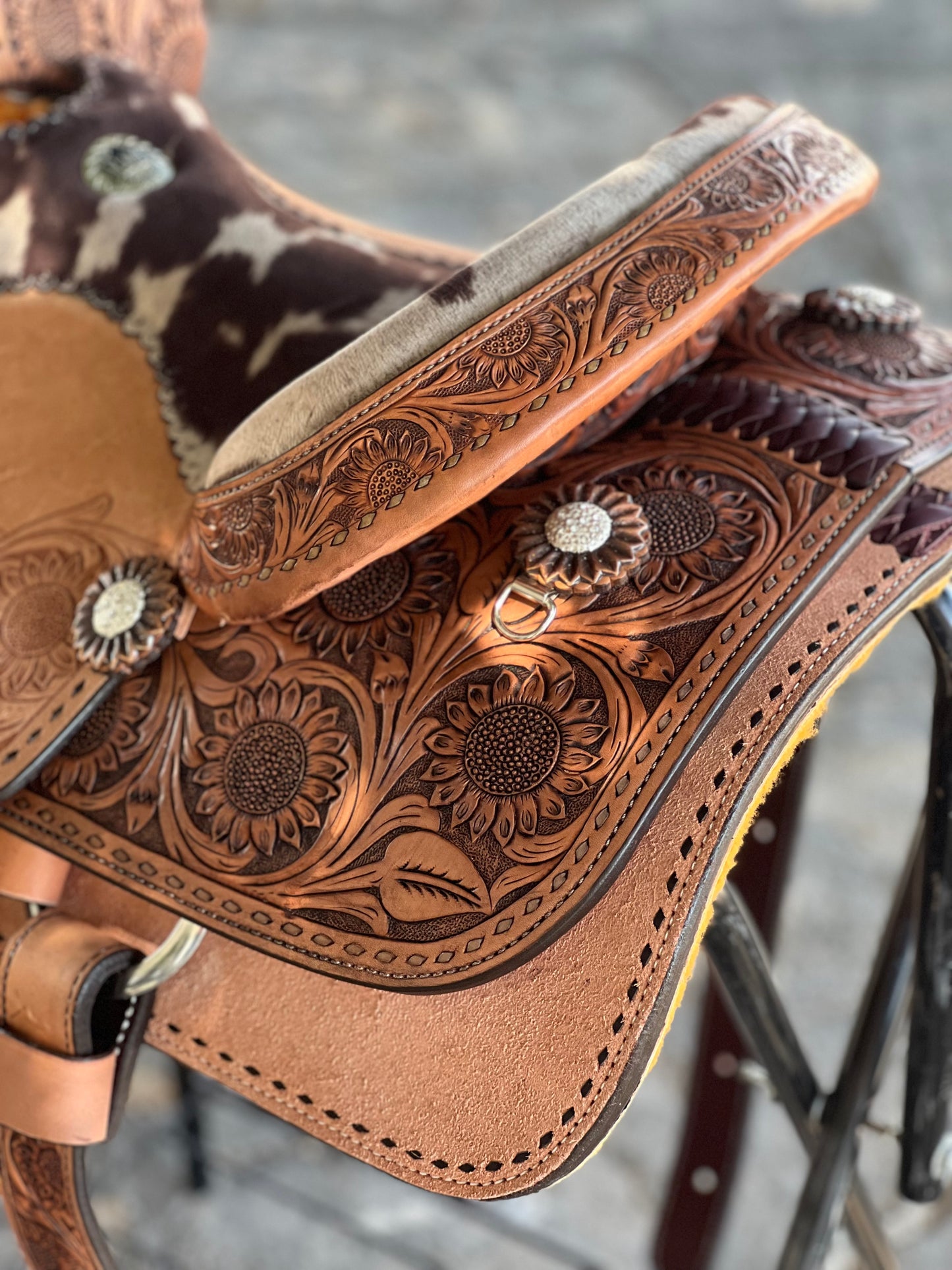 Sunflower with cow suede ALL-AROUND Saddle