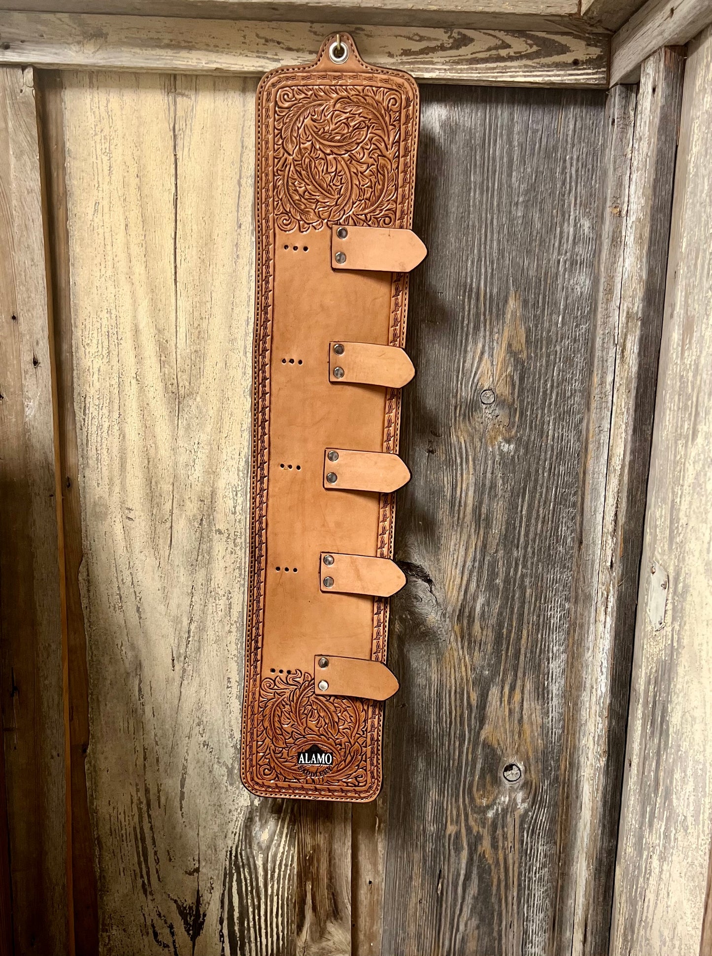 Buckle Holder in Golden leather w/ Cowboy feather tooling