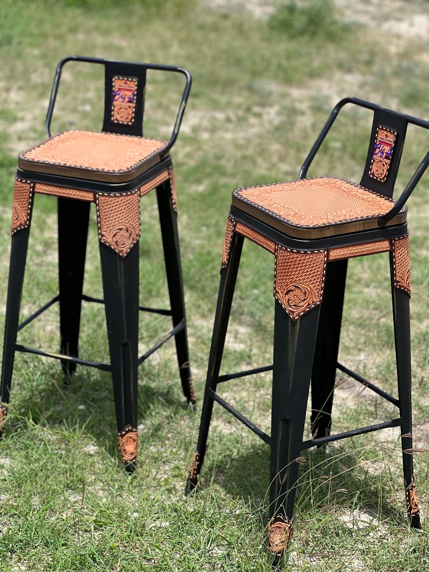 (PRE-ORDER) SET OF 2 BLACK SWIVEL  BAR STOOLS