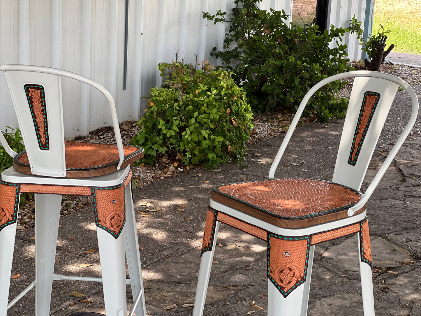 (PRE-ORDER) SET OF 2 WHITE SWIVEL  BAR STOOLS WITH TALL BACK THE TURQUOISE WILD ROSE