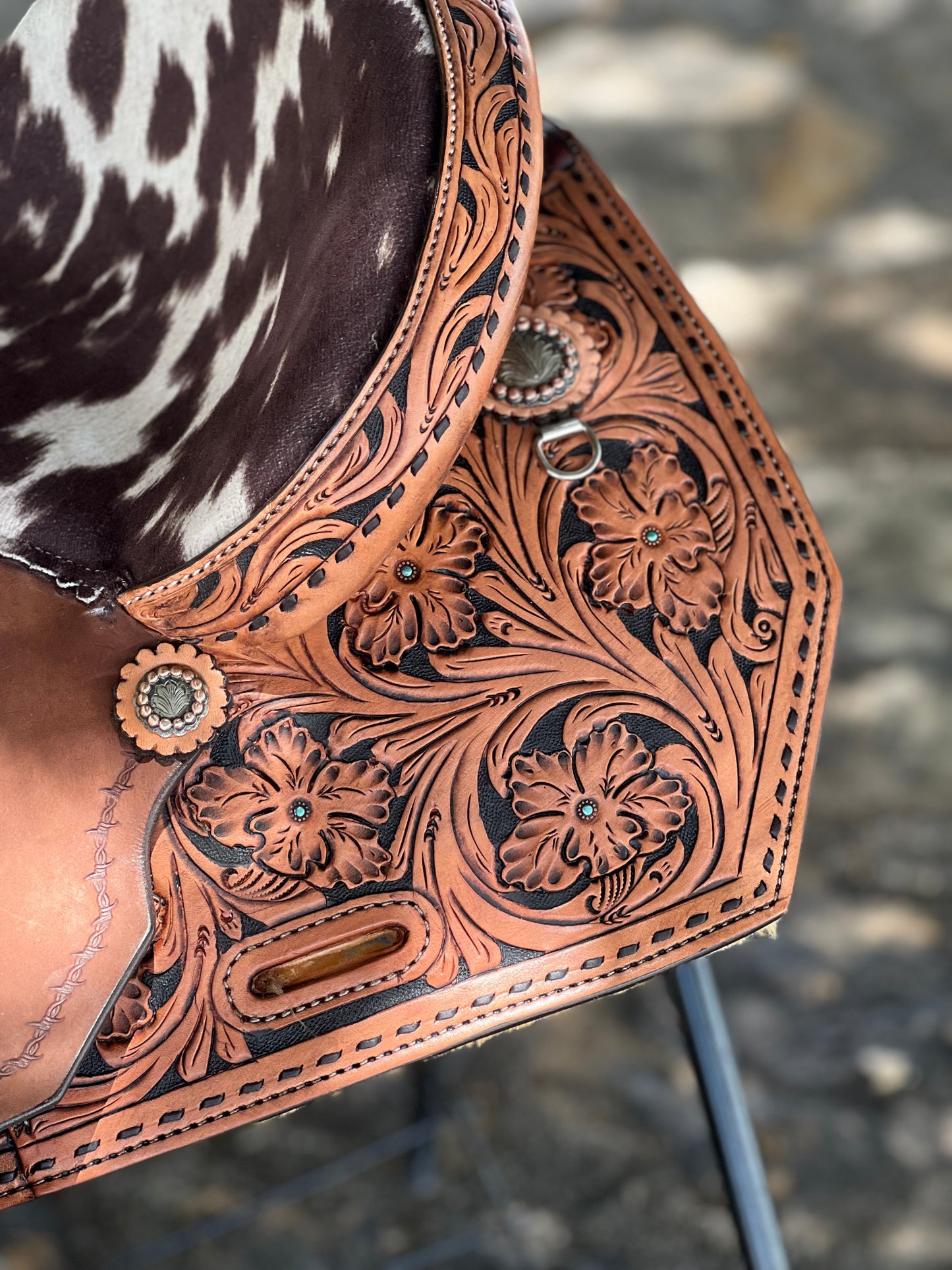 14"/15" El pinto (Two-toned leather w/ Cheyanne roll) Barrel Saddle