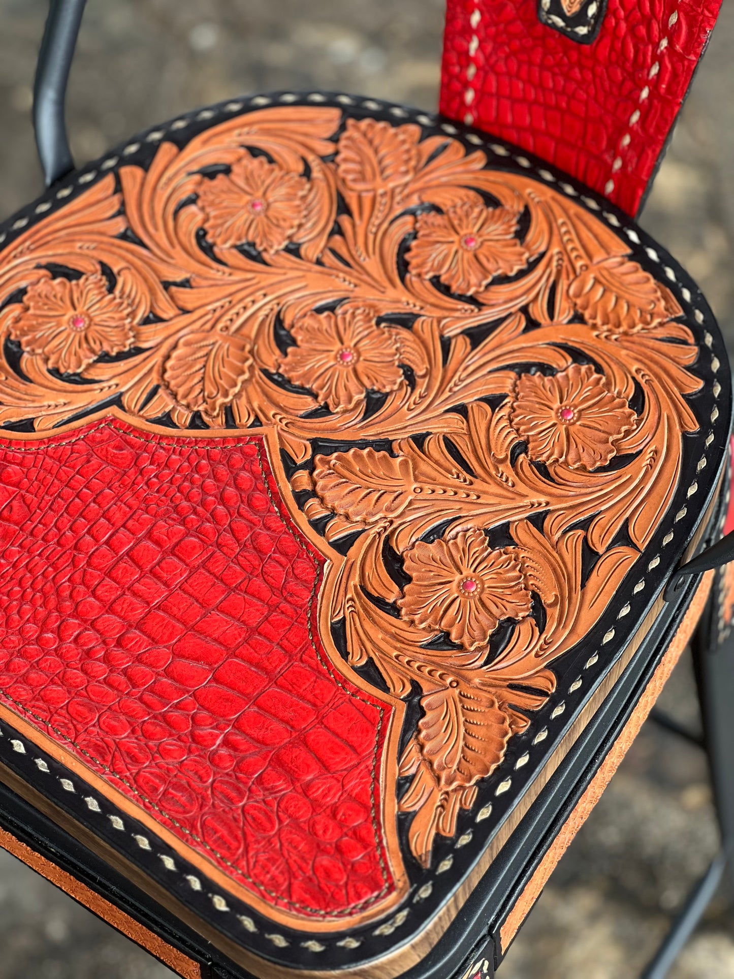 (SINGLE BAR STOOL) 30" THE RED GATOR w/ Tall Back in BLACK