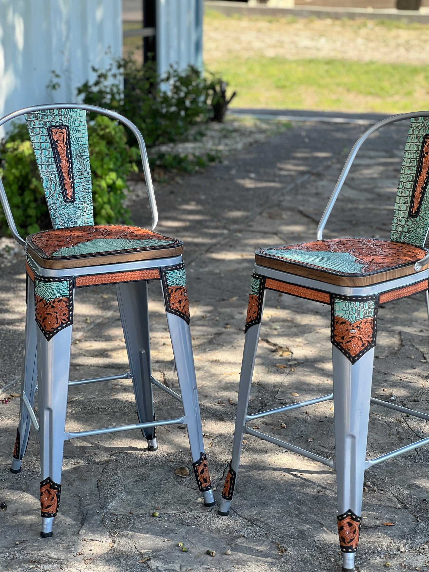 (STOCK) SET OF 2 26" THE TURQUOISE GATOR w/ Tall Back in GUN METAL