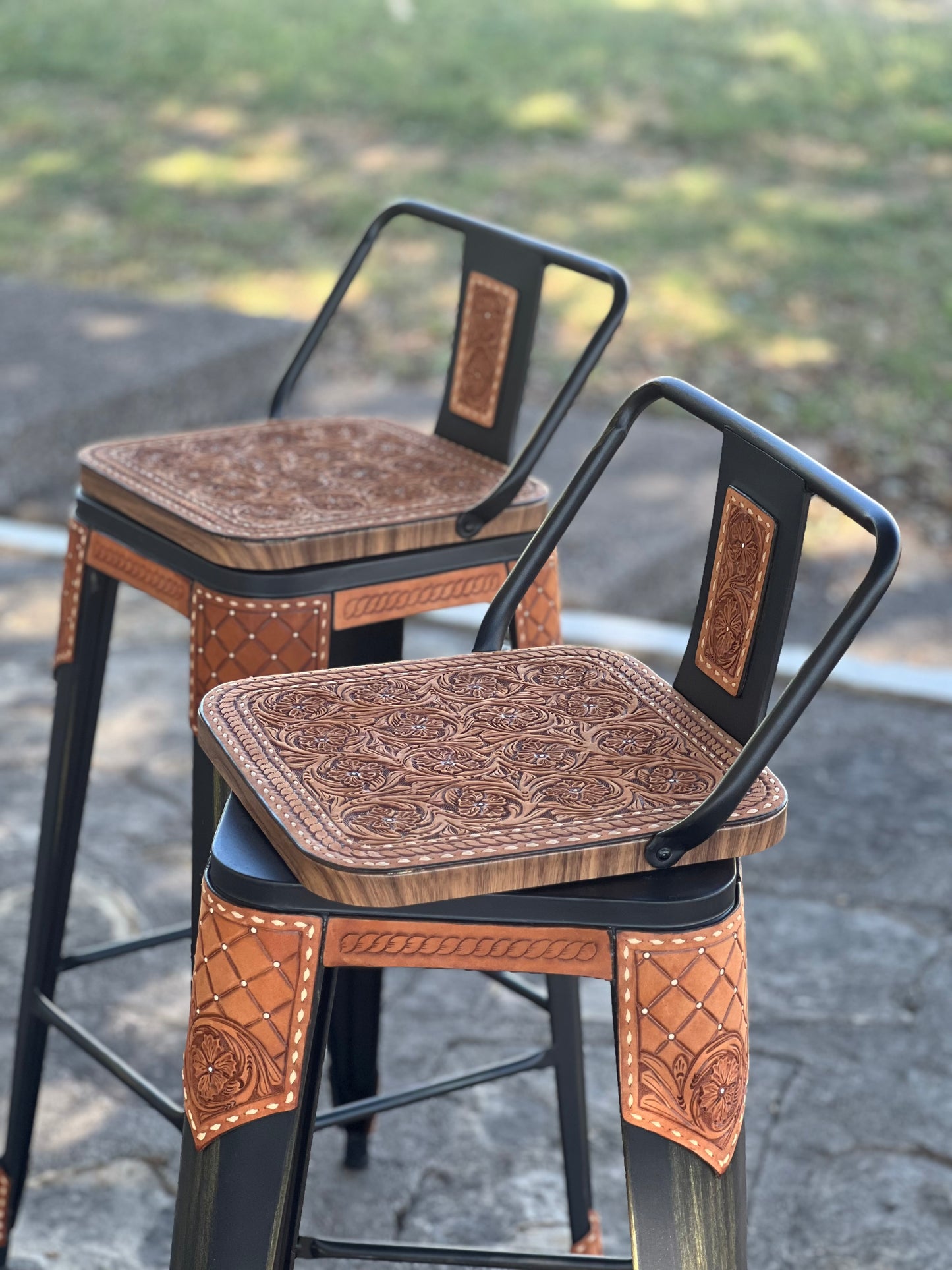 (STOCK!) SET OF 2 30" The Cowboy w/ Black Short Black Bar Stools