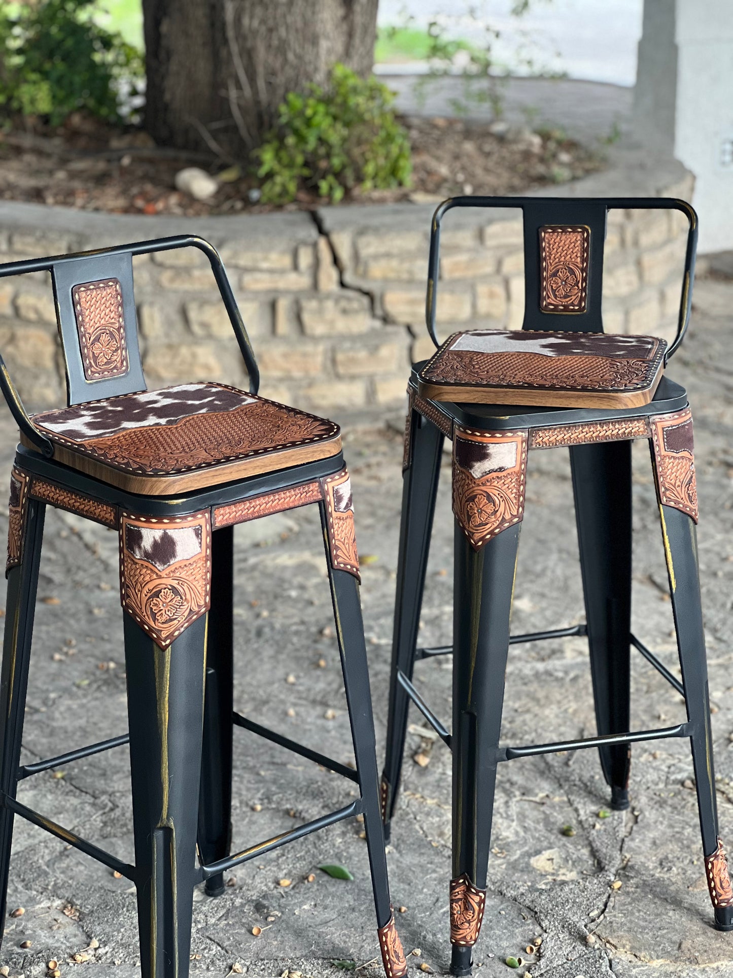 (PRE-ORDER) SET OF 2 BAR STOOLS WITH COW SUEDE INLAY